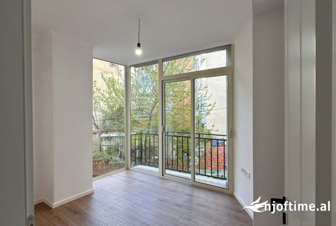 Shitet apartament 1+1 tek Prokuroria!