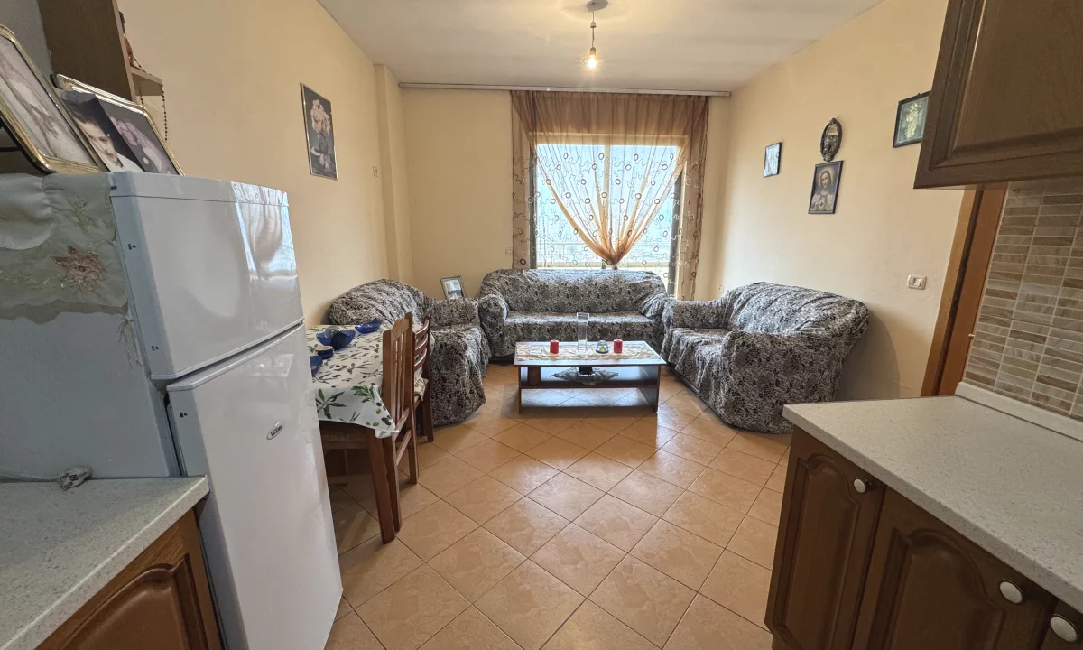 Shtepi ne shitje Apartament ne Tirane, 2+1, Mobilimi E mobiluar, Pagesa 127,000  Euro.