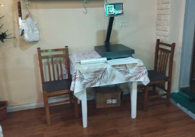 Shes te gjitha pajisjet e restorantit,Frigorifer, sobe, karrige, tavoline, skare, tenxhere, ngrohes