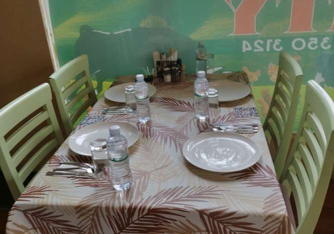 Shes te gjitha pajisjet e restorantit,Frigorifer, sobe, karrige, tavoline, skare, tenxhere, ngrohes