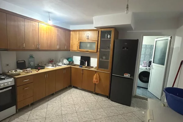 Shtepi ne shitje Apartament ne Sarande, 2+1, Mobilimi E mobiluar, Pagesa 154,000  Euro.