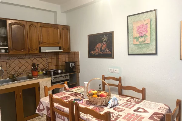 Shtepi me qera Vila Luksoze ne Tirane, 2+1, Mobilimi E mobiluar, Pagesa 600  Euro.