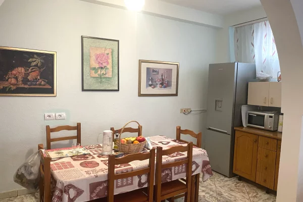 Shtepi me qera Vila Luksoze ne Tirane, 2+1, Mobilimi E mobiluar, Pagesa 600  Euro.