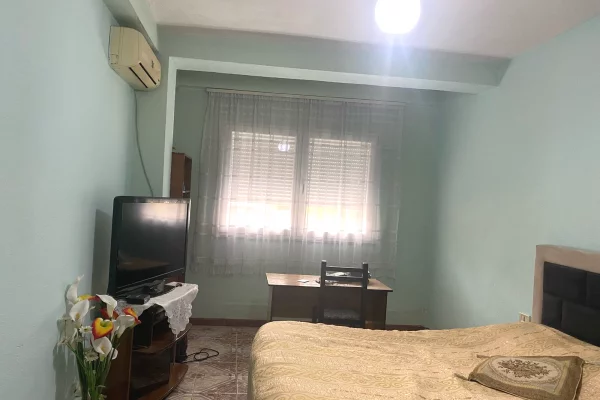 Shtepi me qera Vila Luksoze ne Tirane, 2+1, Mobilimi E mobiluar, Pagesa 600  Euro.