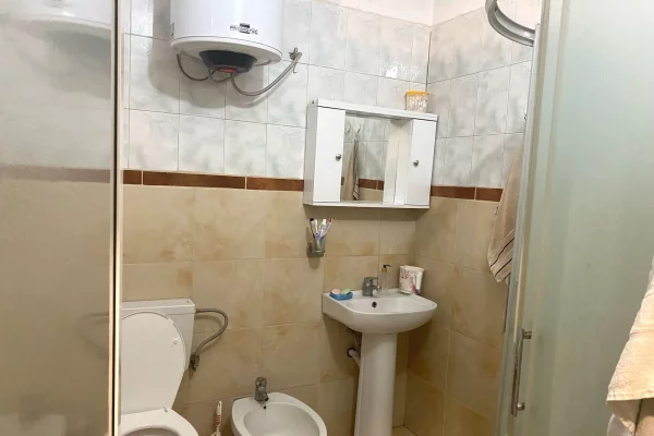 Shtepi me qera Vila Luksoze ne Tirane, 2+1, Mobilimi E mobiluar, Pagesa 600  Euro.