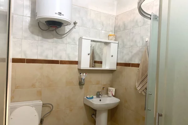 Shtepi me qera Vila Luksoze ne Tirane, 2+1, Mobilimi E mobiluar, Pagesa 600  Euro.