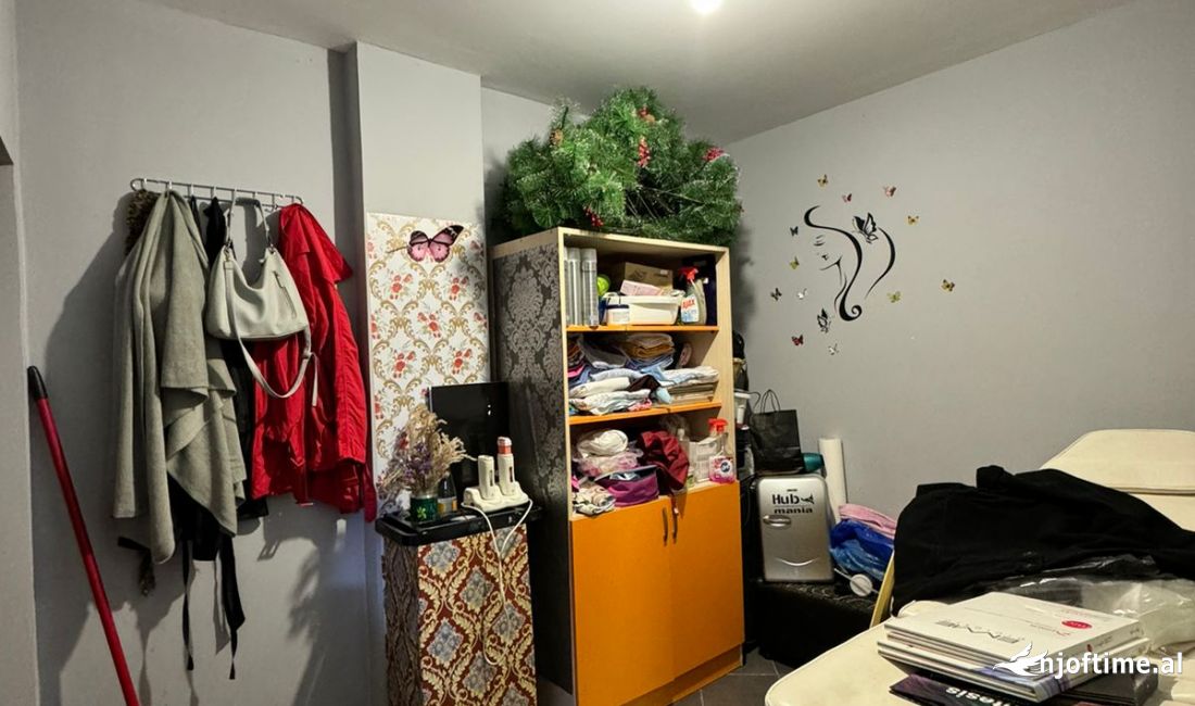 Shitet dyqani 50 m2 Ali Demi 50.000 Euro 