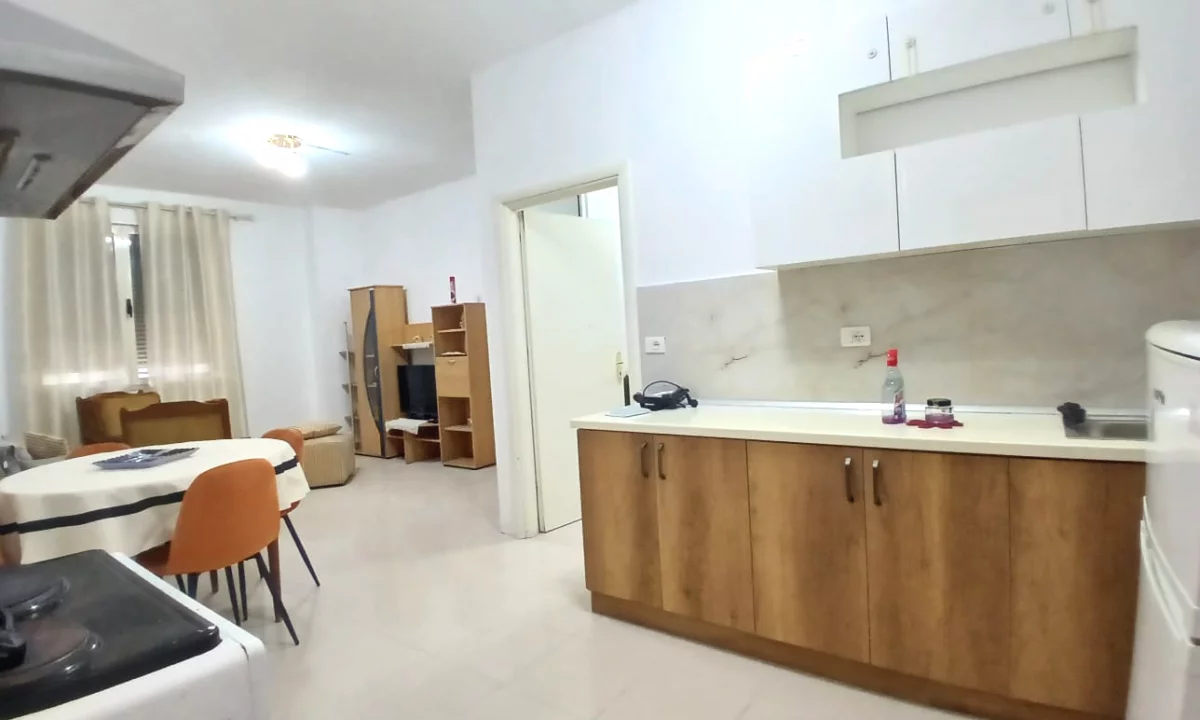 Shtepi me qera Apartament ne Tirane, 1+1, Mobilimi E mobiluar, Pagesa 465  Euro.
