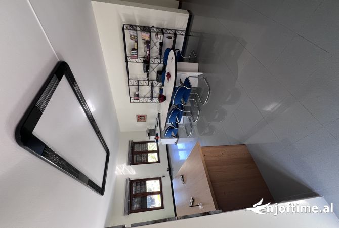 Ambiente Commerciale in Affitto 3+1 a Tirana - 80,000 Leke