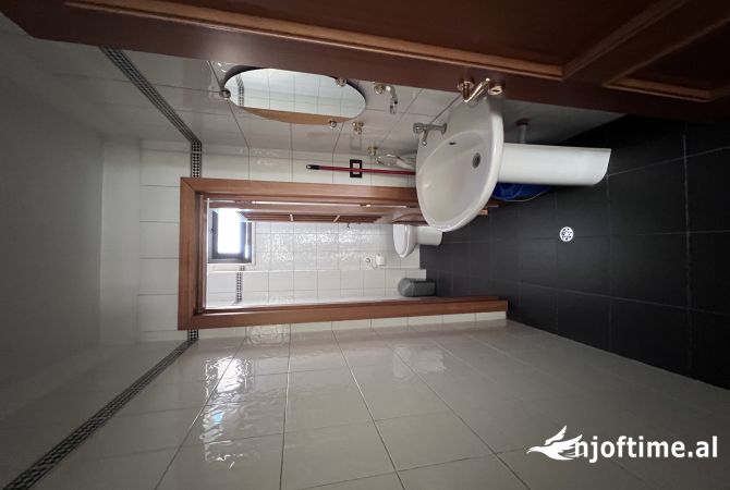 JEPET ME QERA AMBIENT ZYRE!