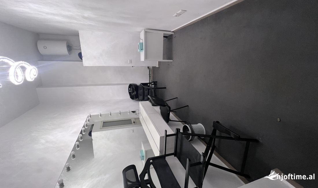  Shitet Ambjent Biznesi, Prane Shkolles 4 Deshmoret