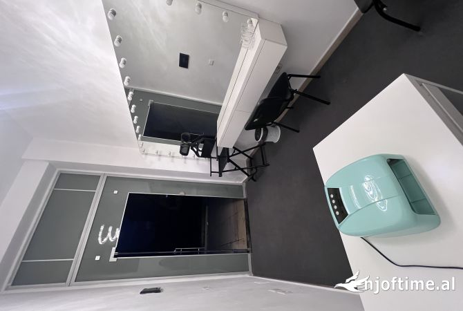 Ambiente Commerciale in Vendita 1+1 a Tirana - 33,000 Euro