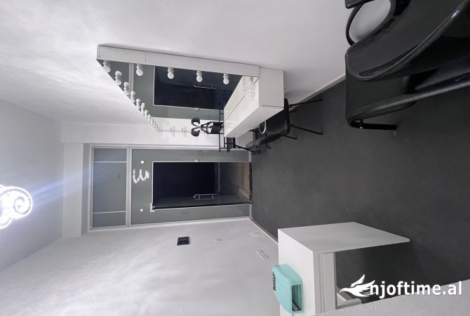 Ambiente Commerciale in Vendita 1+1 a Tirana - 33,000 Euro