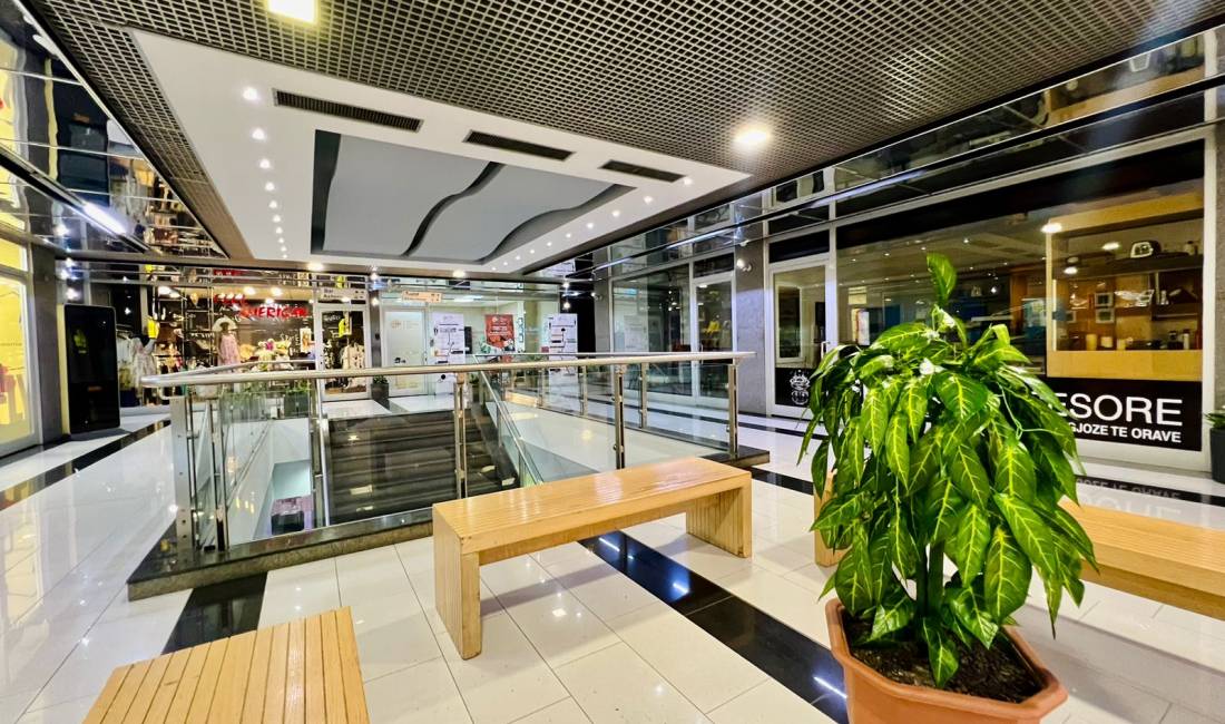 AMBJENT KOMERCIAL PER SHITJE NE ZEMER TE TIRANES !