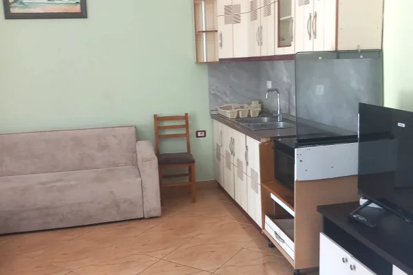 Shtepi me qera Shtepi Private ne Vlore, 1+1, Mobilimi E mobiluar, Pagesa 28,000  Leke.