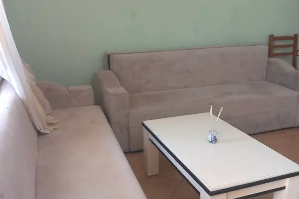 Shtepi me qera Shtepi Private ne Vlore, 1+1, Mobilimi E mobiluar, Pagesa 28,000  Leke.