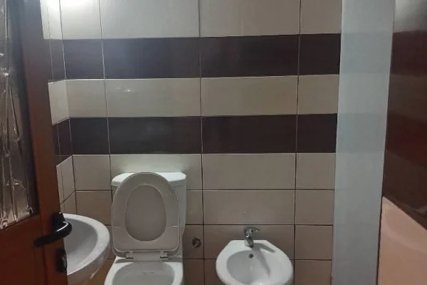 Shtepi me qera Shtepi Private ne Vlore, 1+1, Mobilimi E mobiluar, Pagesa 28,000  Leke.