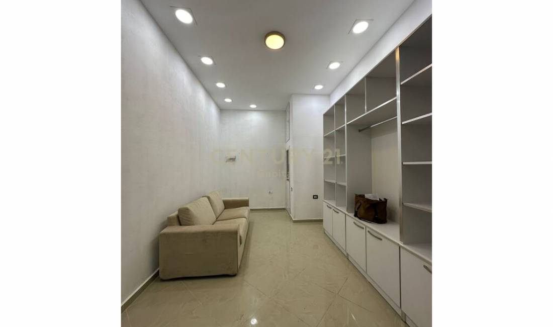 Ambjent me qera ne Astir-250Euro  Tirana, Albania Per Qira 250 Euro 