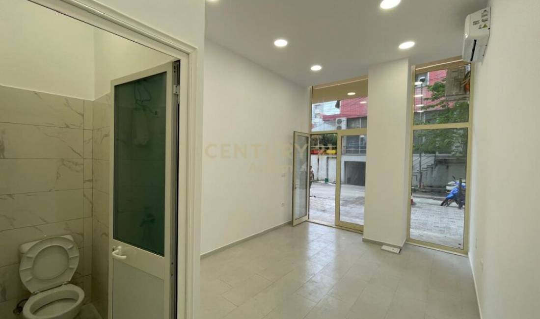 SHITET AMBIENT KOMERCIAL PRANE PROKURORISE SE TIRANES ! 