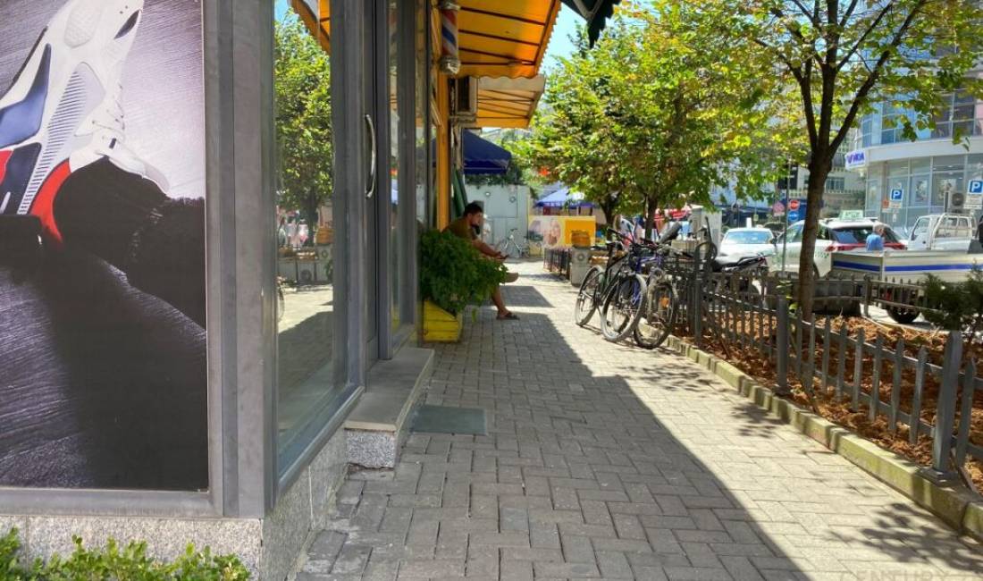 ME QIRA AMBIENT KOMERCIAL NE DON BOSKO  Rruga Don Bosko Tirana, Albania Per Qira 750 Euro /Muaj