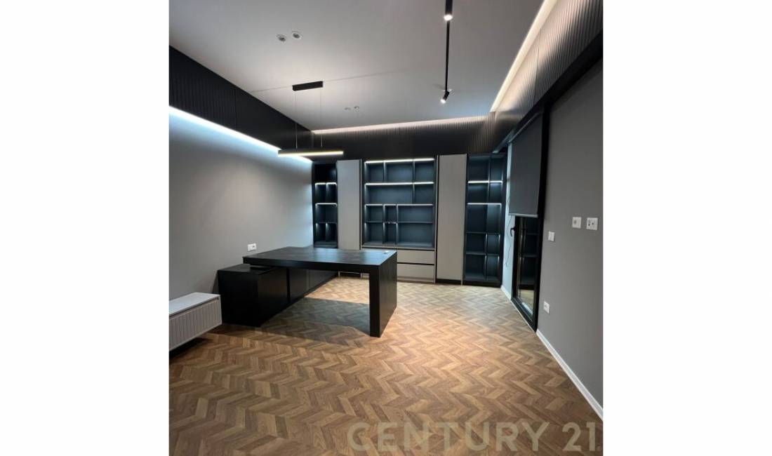 Zyra per Qira ne Garden Building  Garden Building Tirana, Albania Per Qira 1,500 Euro /Muaj