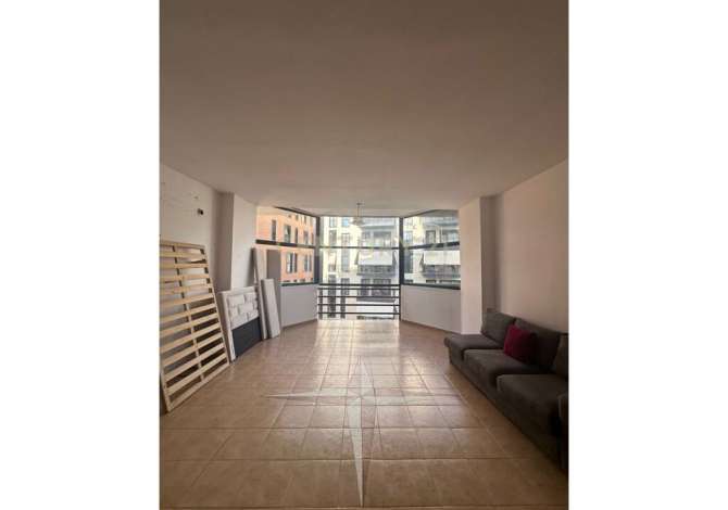 Ambient biznesi me qera 3+1 ne Tirane - 800 Euro