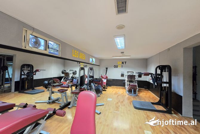 Ambjent Komercial per qera