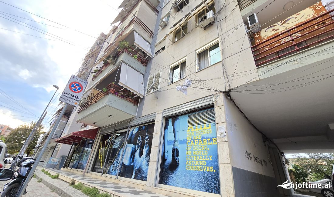 Ambjent Komercial per qera