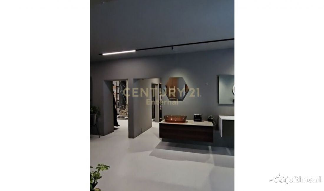 Dyqan per shitje ne Bllok  