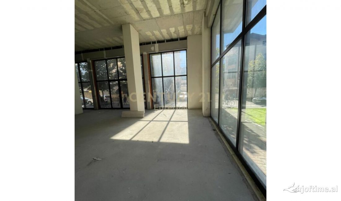 Ambient Komercial per shitje ne Ali Demi  