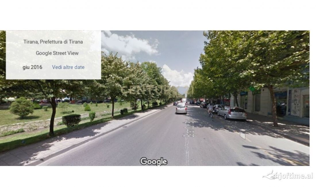 Shitet Ambient Komercial ne Ish Bllok !  