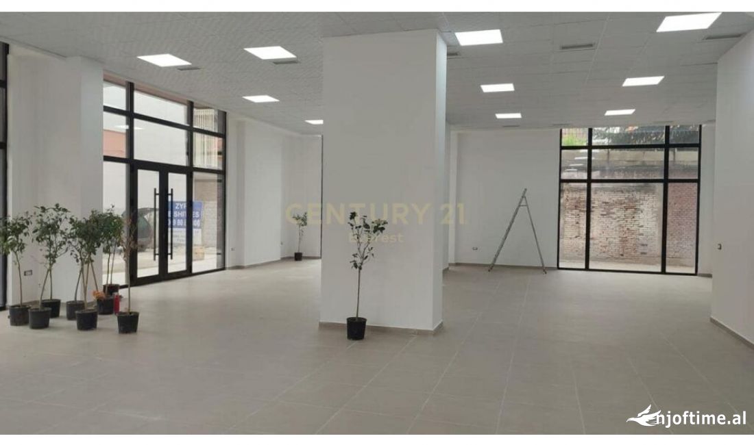 RR. E BARRIKADAVE, SHITET AMBIENT KOMERCIAL 