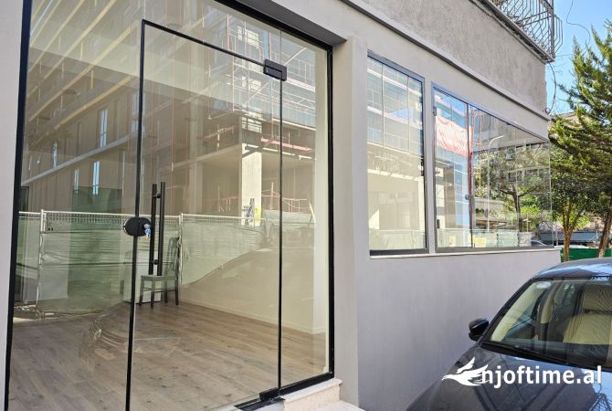 Ambiente Commerciale in Affitto 1+1 a Tirana - 700 Euro