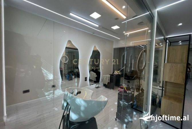 Ambiente Commerciale in Affitto 1+1 a Tirana - 1,350 Euro