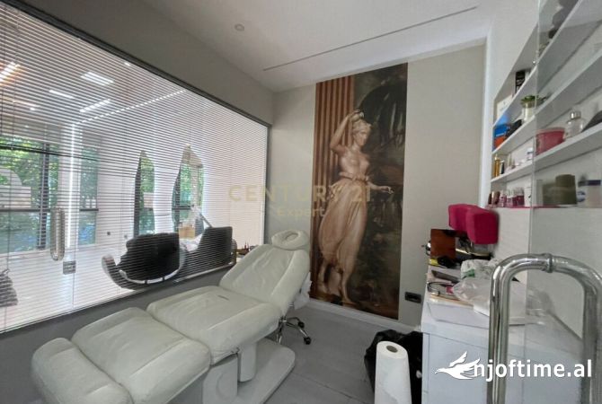 Ambiente Commerciale in Affitto 1+1 a Tirana - 1,350 Euro