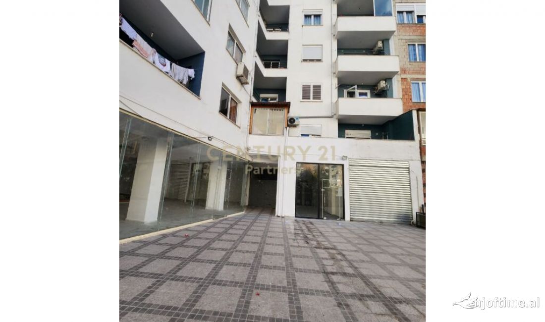 SHITET NJESI KOMERCIALE NE ASTIR, PRANE RRUGES TEODOR KEKO