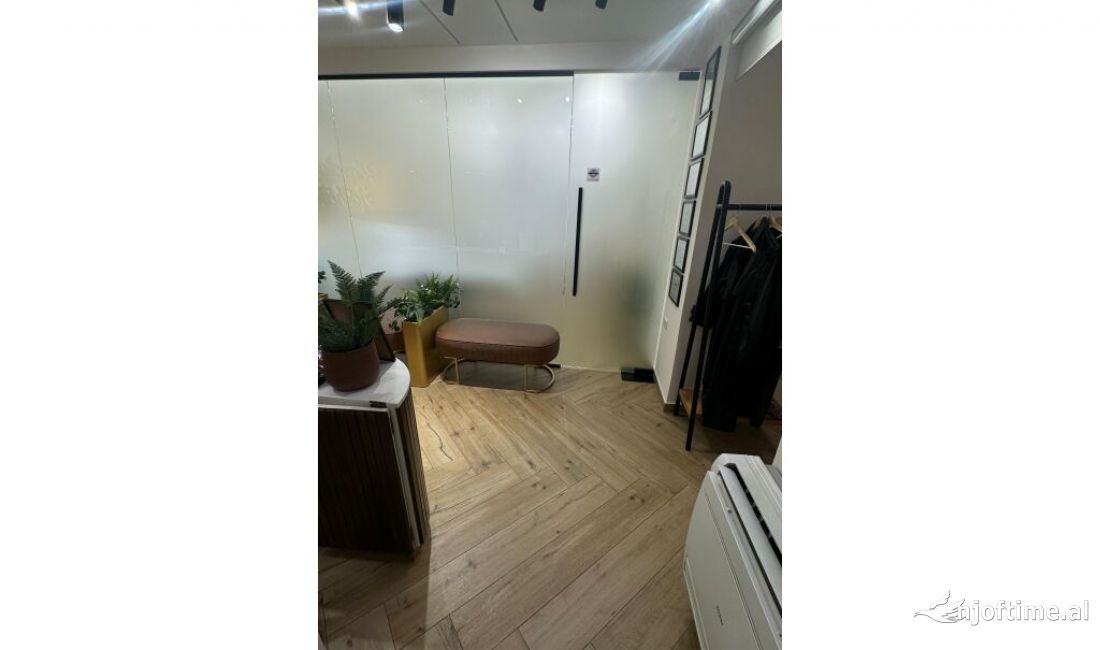 SHESIM AMBIENT QENDER ESTETIKE NE KOMUNE TE PARISIT! 