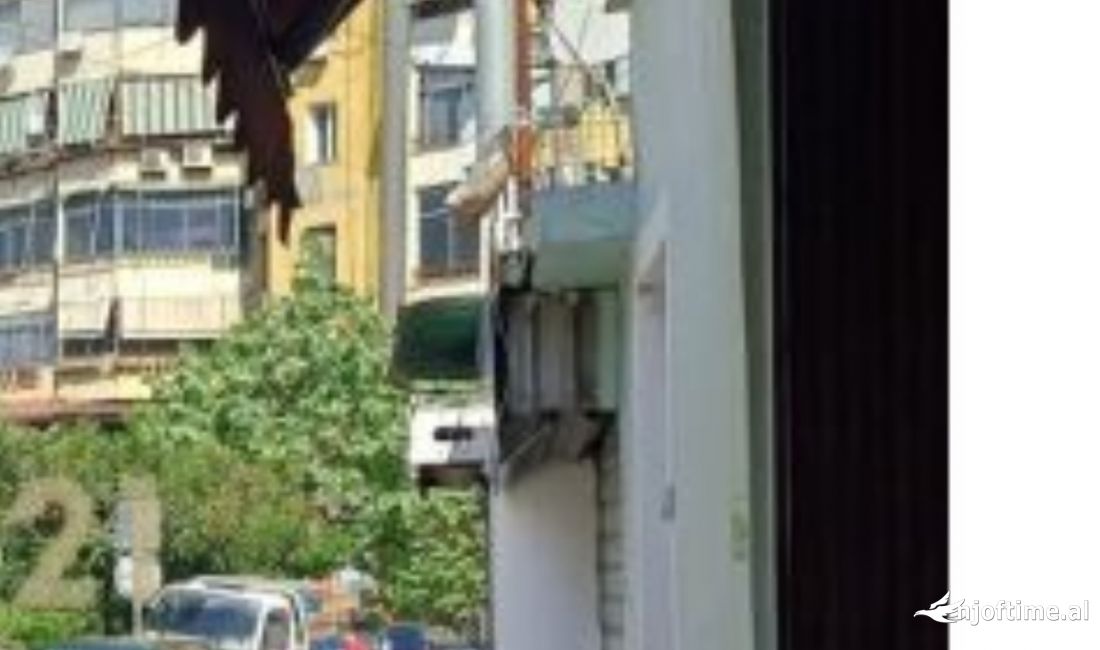 SHITET AMBIENT KOMERCIAL TEK RRUGA ELBASANIT!  