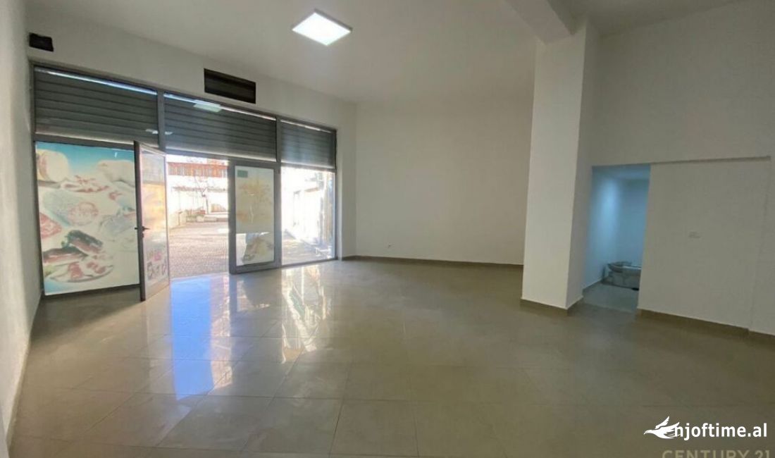 Ambient Komercial 86m2 te Unaza e Re 