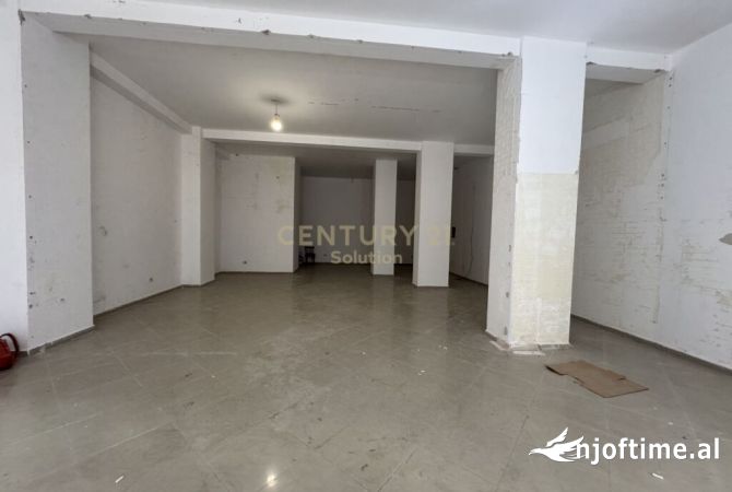 Ambiente Commerciale in Vendita 1+1 a Tirana - 321,000 Euro