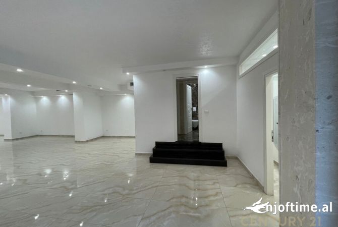 Ambient biznesi me qera 1+1 ne Vlore - 6,200 Euro