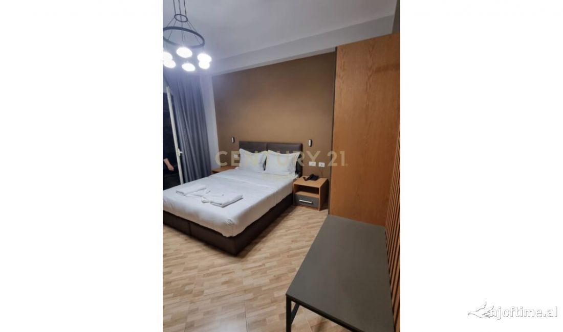 Hotel 15 dhoma For Sale in Kombinat, 