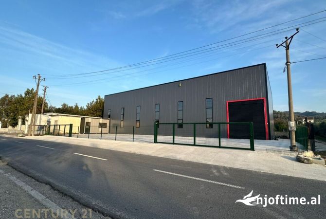 Ambiente Commerciale in Vendita 4+1 a Valona - 515,000 Euro