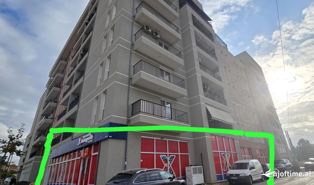 NJESI per shitje Fusha Aviacionit!