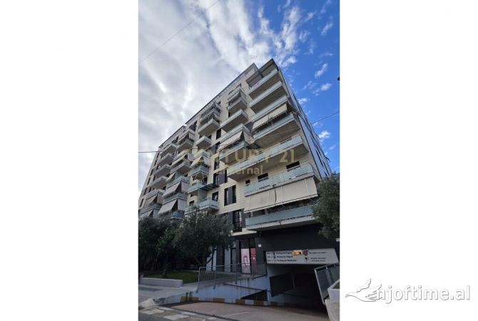 Ambiente Commerciale in Vendita 1+1 a Tirana - 500,000 Euro