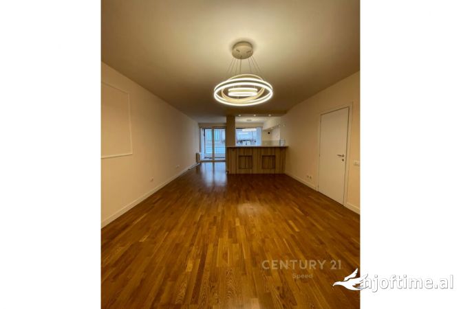 Ambiente Commerciale in Affitto 1+1 a Tirana - 950 Euro