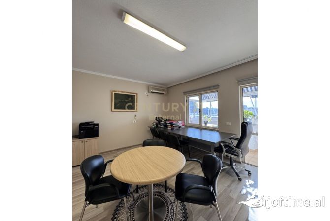 Ambiente Commerciale in Affitto 1+1 a Tirana - 1,300 Euro