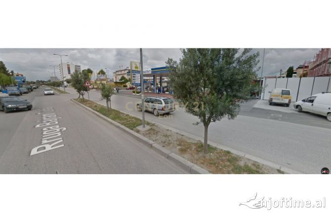 Ambiente Commerciale in Vendita 1+1 a Elbasan - 1,600,000 Euro