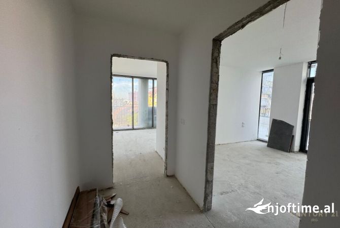 Ambiente Commerciale in Affitto 1+1 a Tirana - 1,600 Euro