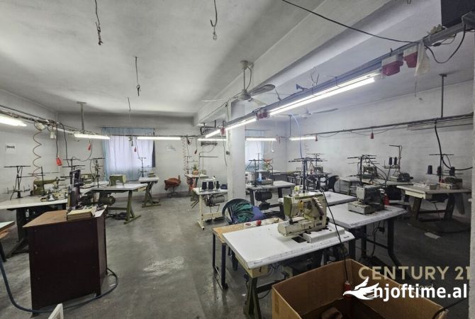 Ambiente Commerciale in Affitto 1+1 a Tirana - 2,000 Euro